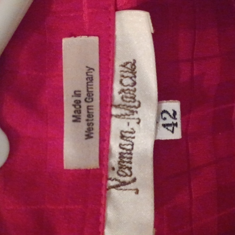 NEIMAN MARCUS RED 2 PIECE - Picture 2 of 5